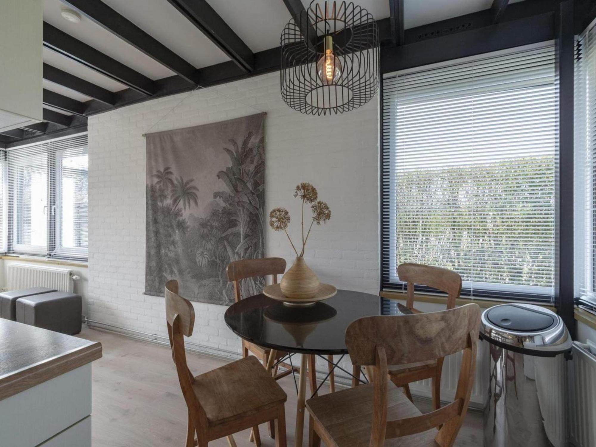 Attractive Bungalow With Modern Furnishings Sint Maartensvlotbrug Экстерьер фото