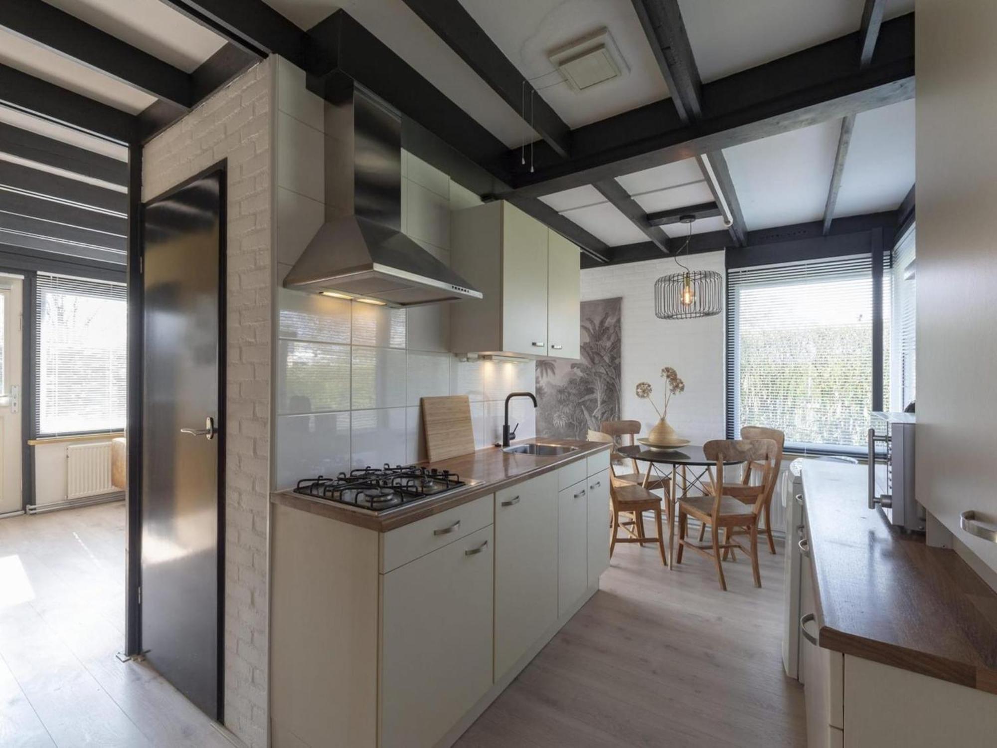 Attractive Bungalow With Modern Furnishings Sint Maartensvlotbrug Экстерьер фото