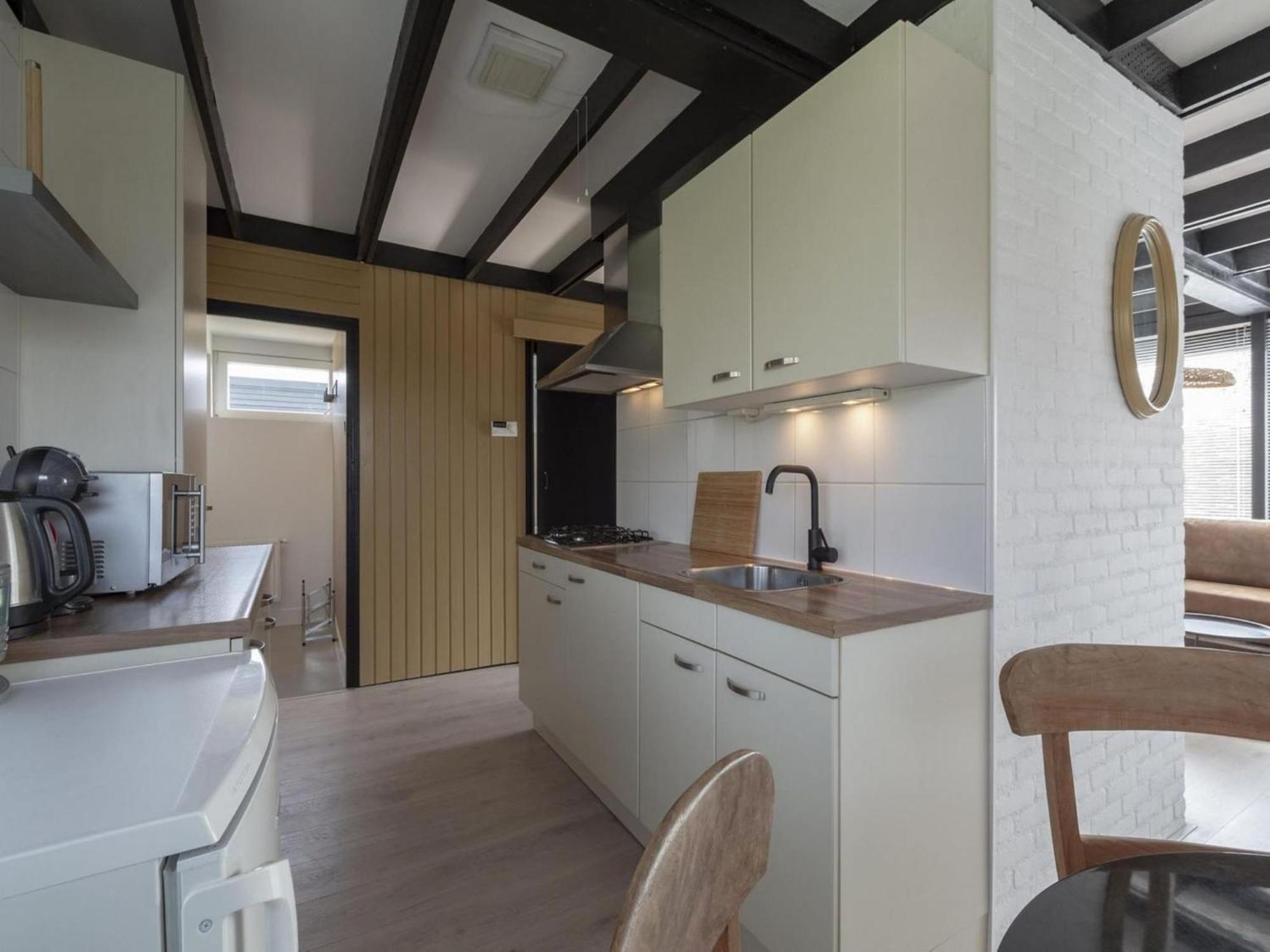 Attractive Bungalow With Modern Furnishings Sint Maartensvlotbrug Экстерьер фото