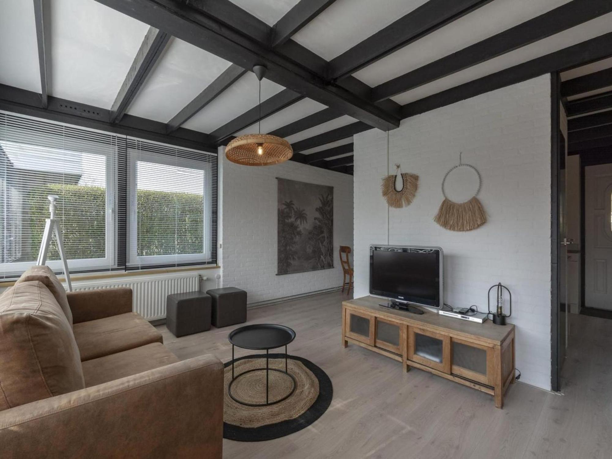 Attractive Bungalow With Modern Furnishings Sint Maartensvlotbrug Экстерьер фото