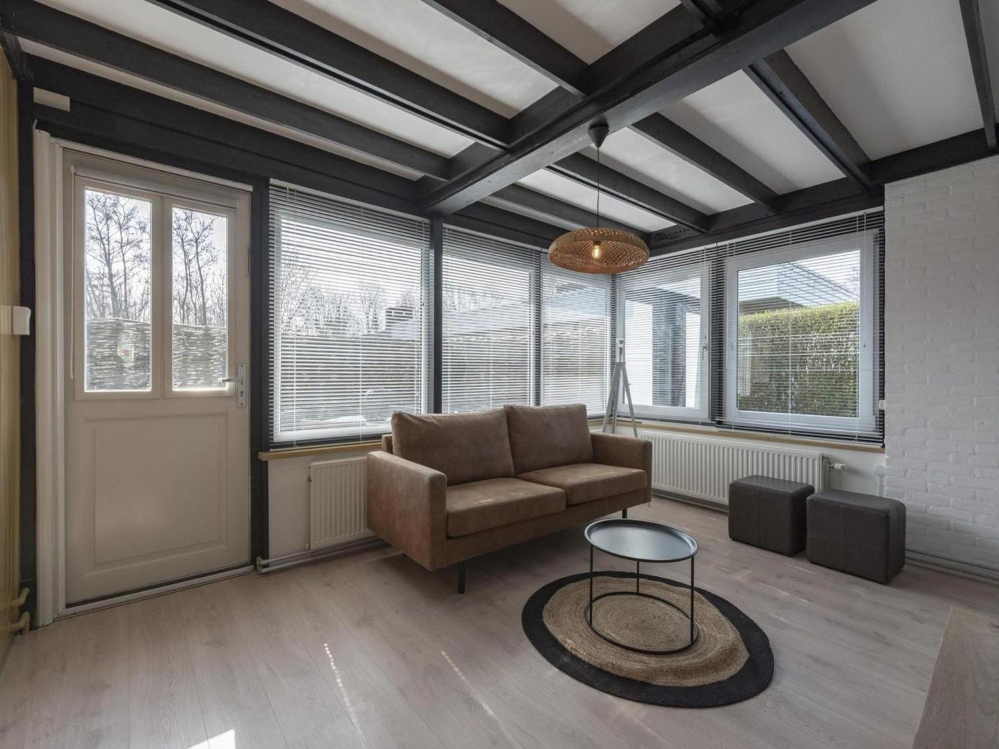 Attractive Bungalow With Modern Furnishings Sint Maartensvlotbrug Экстерьер фото